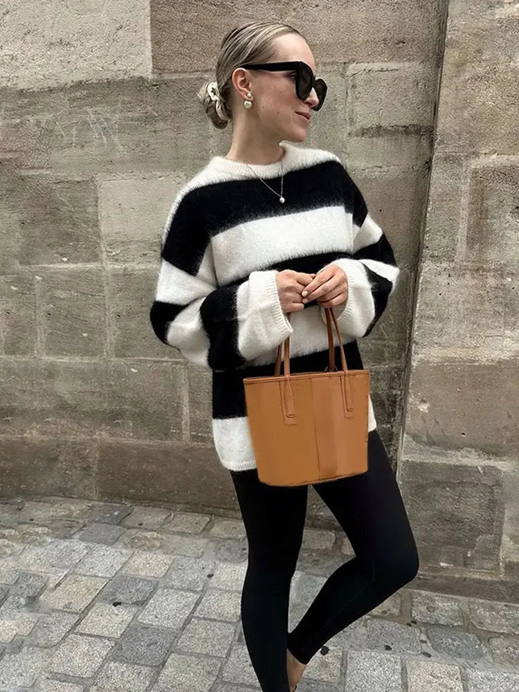 FASHIONABLE SOLID COLOR SWEATER