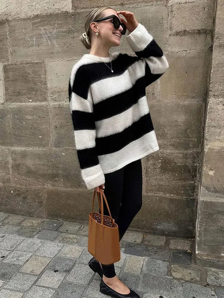 FASHIONABLE SOLID COLOR SWEATER